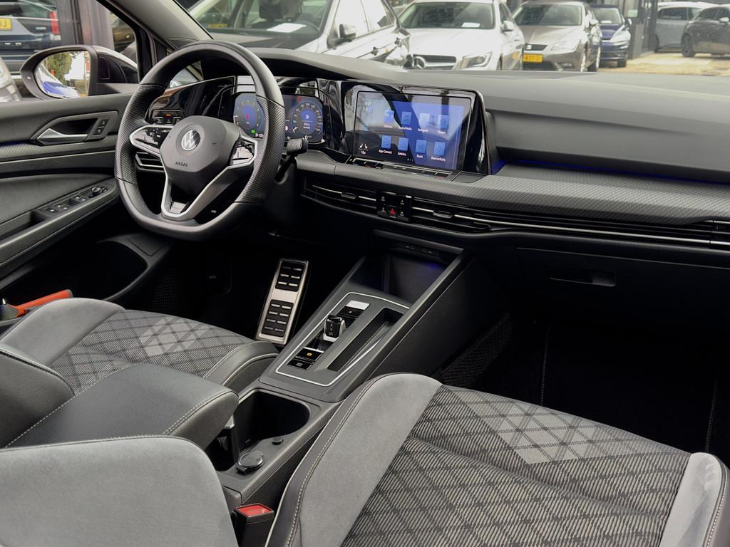Volkswagen Golf 1.5 eTSI AUT7 R-LINE+ SPORT-INT NAVI CAMERA, Auto's, Volkswagen, Euro 6, 4 cilinders, Zwart, Origineel Nederlands