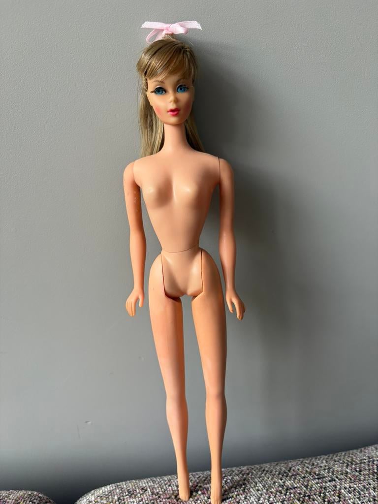 Vintage Tnt barbie, Verzamelen, Poppen, Ophalen of Verzenden, Zo goed als nieuw, Kleertjes