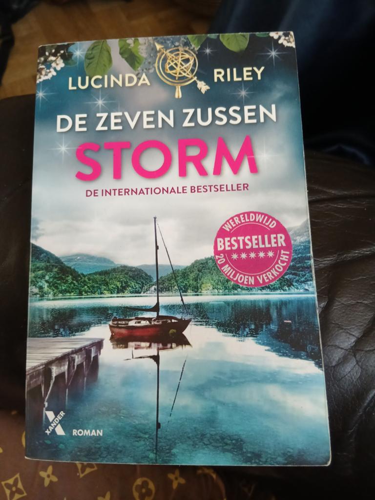Boeken serie 7 zusters peter gillis, Ophalen of Verzenden, Zo goed als nieuw