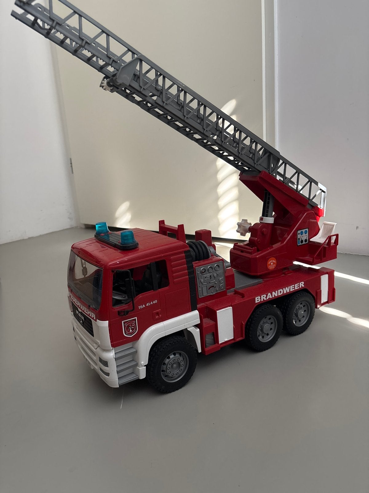 Brandweerwagen met Bruder met geluids- en lichteffecten, Ophalen, Zo goed als nieuw