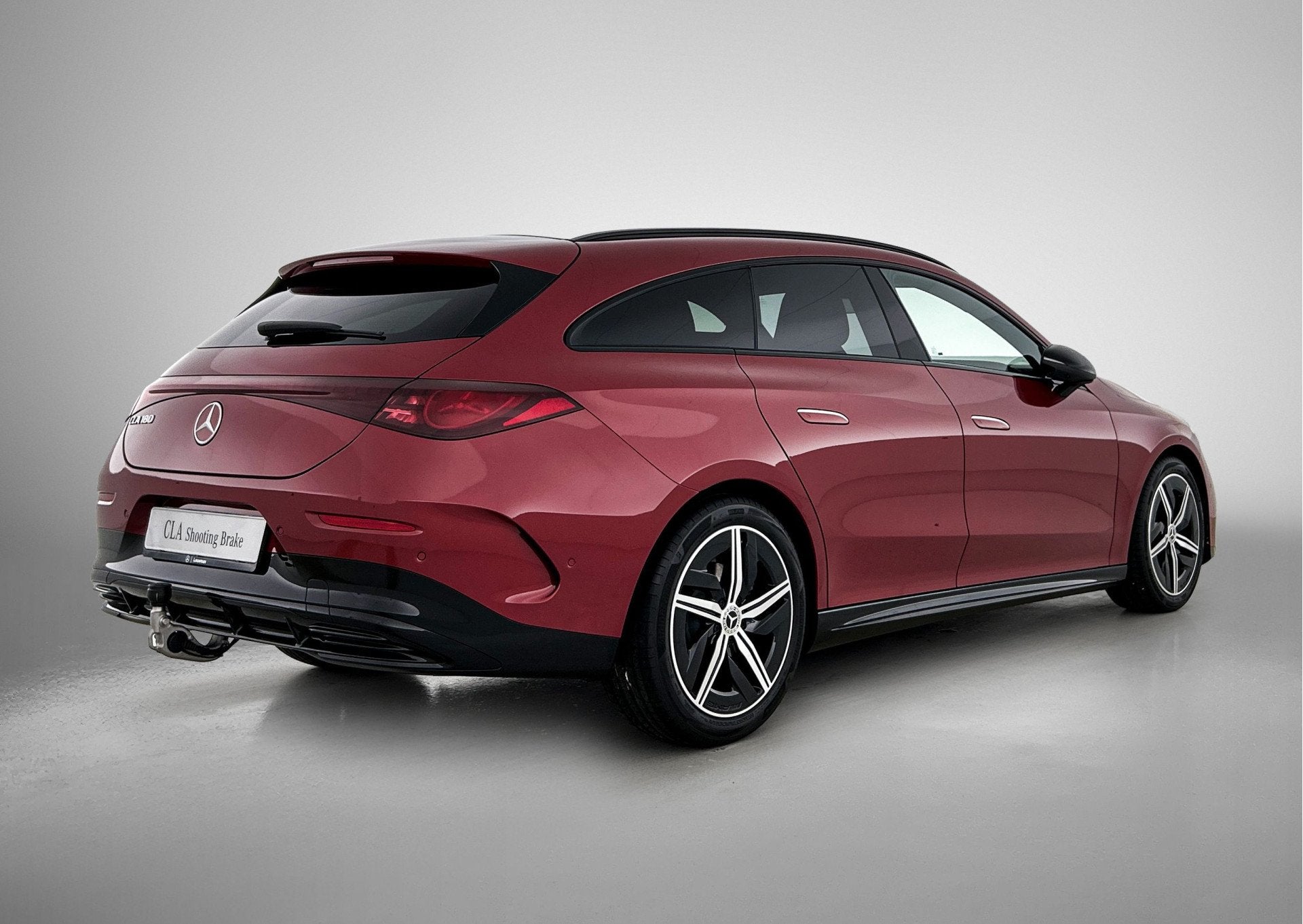 Mercedes-Benz CLA-Klasse Shooting Brake 180 Business Solutio, Auto's, CLA, Zwart, Hybride Elektrisch/Benzine, 1710 kg