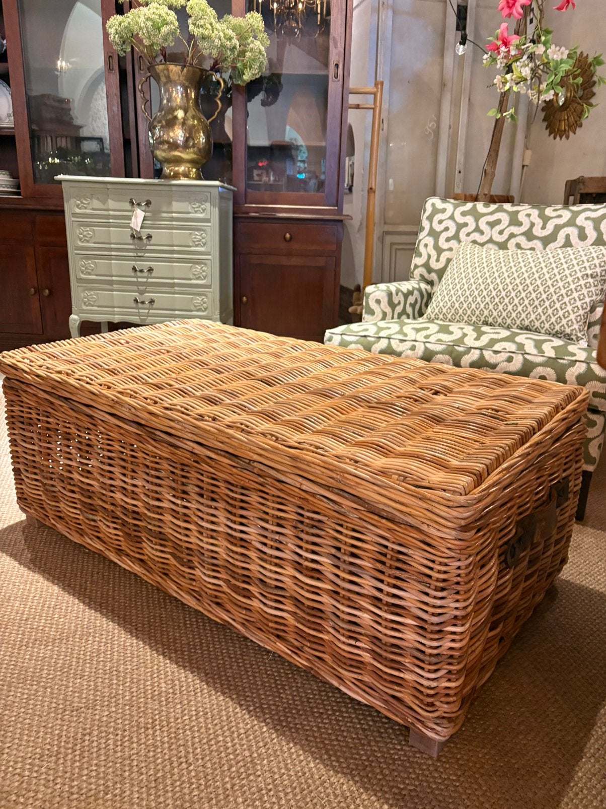 Grote rieten mand, leuk als salontafel, opbergmand landelijk, Ophalen, 50 tot 100 cm, Info@ilfienile.nl, Zo goed als nieuw