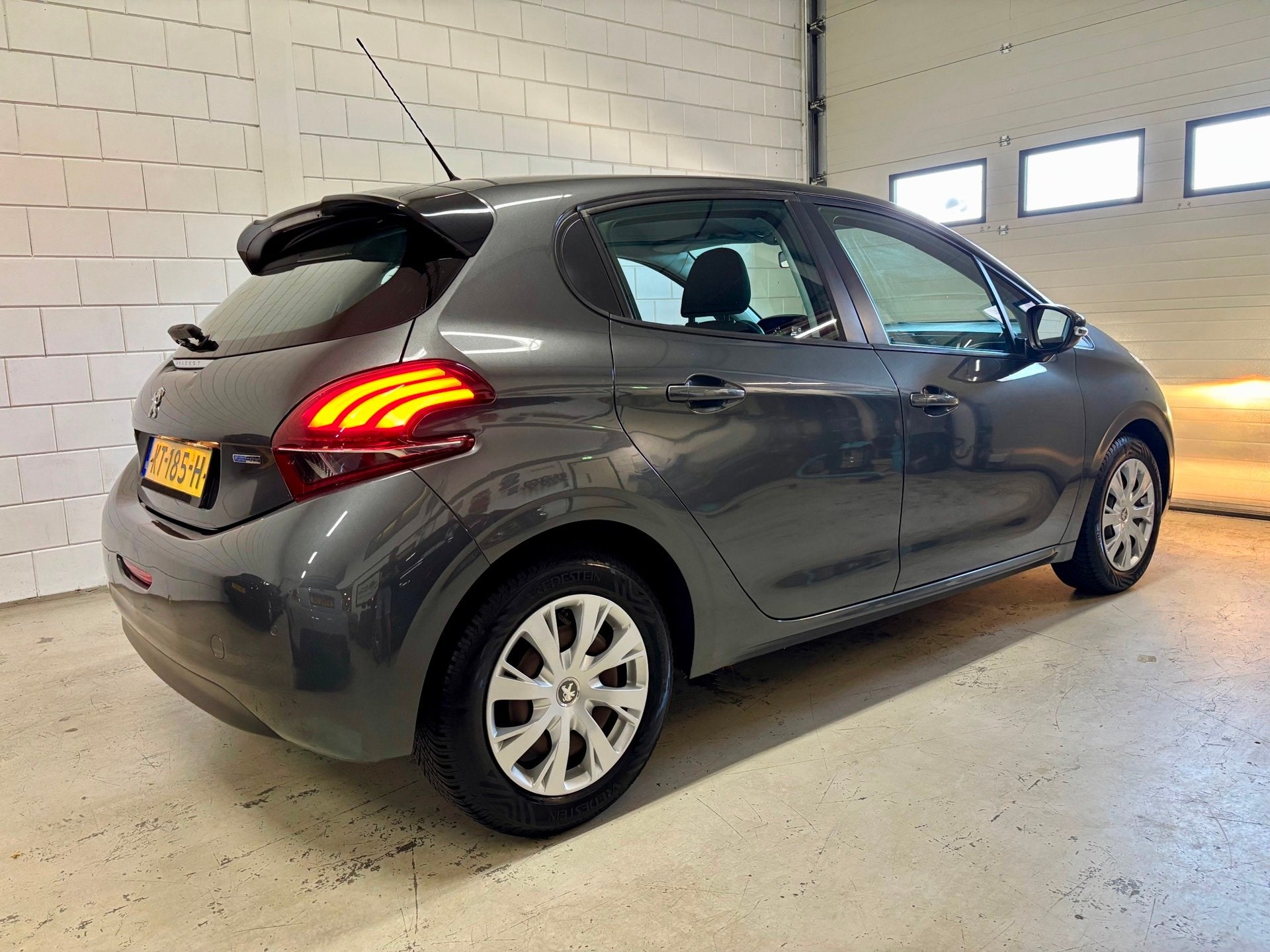 Peugeot 208 1.2 PureTech Blue Lion Bj.16|Airco|Pdc|Navi|Crui, Voorwielaandrijving, Stof, Gebruikt, 1199 cc
