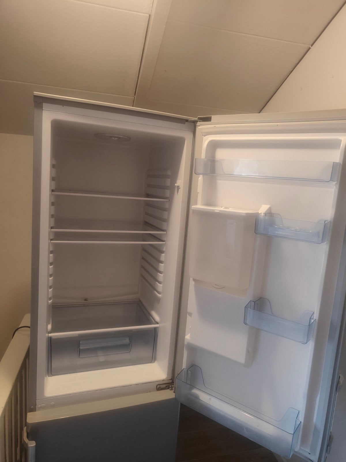 Whirlpool Koelkast met vriesvak en waterdispenser, Witgoed en Apparatuur, Koelkasten en IJskasten, Ophalen, Gebruikt, 200 liter of meer