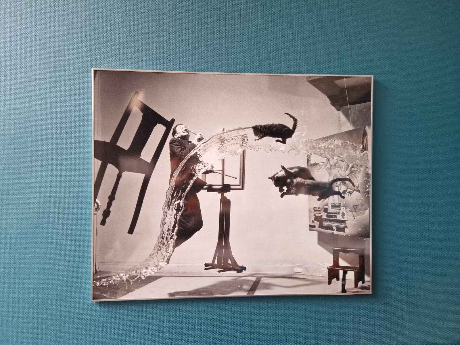 Kunstwerk Dali Atomicus, Verzenden