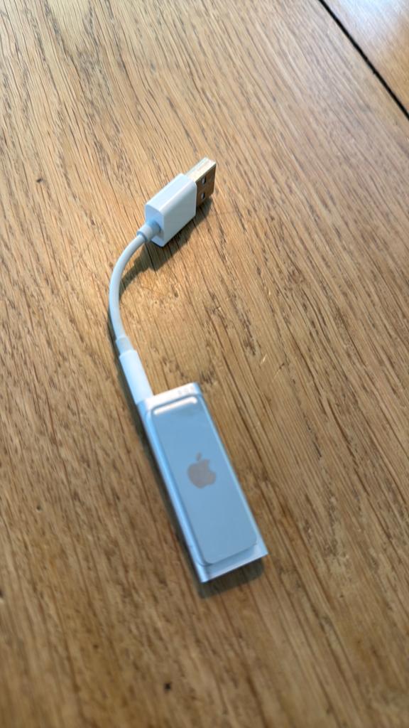 Apple iPod Shuffle 4GB 3e generatie, Ophalen of Verzenden, Gebruikt, Shuffle, 2 tot 10 GB