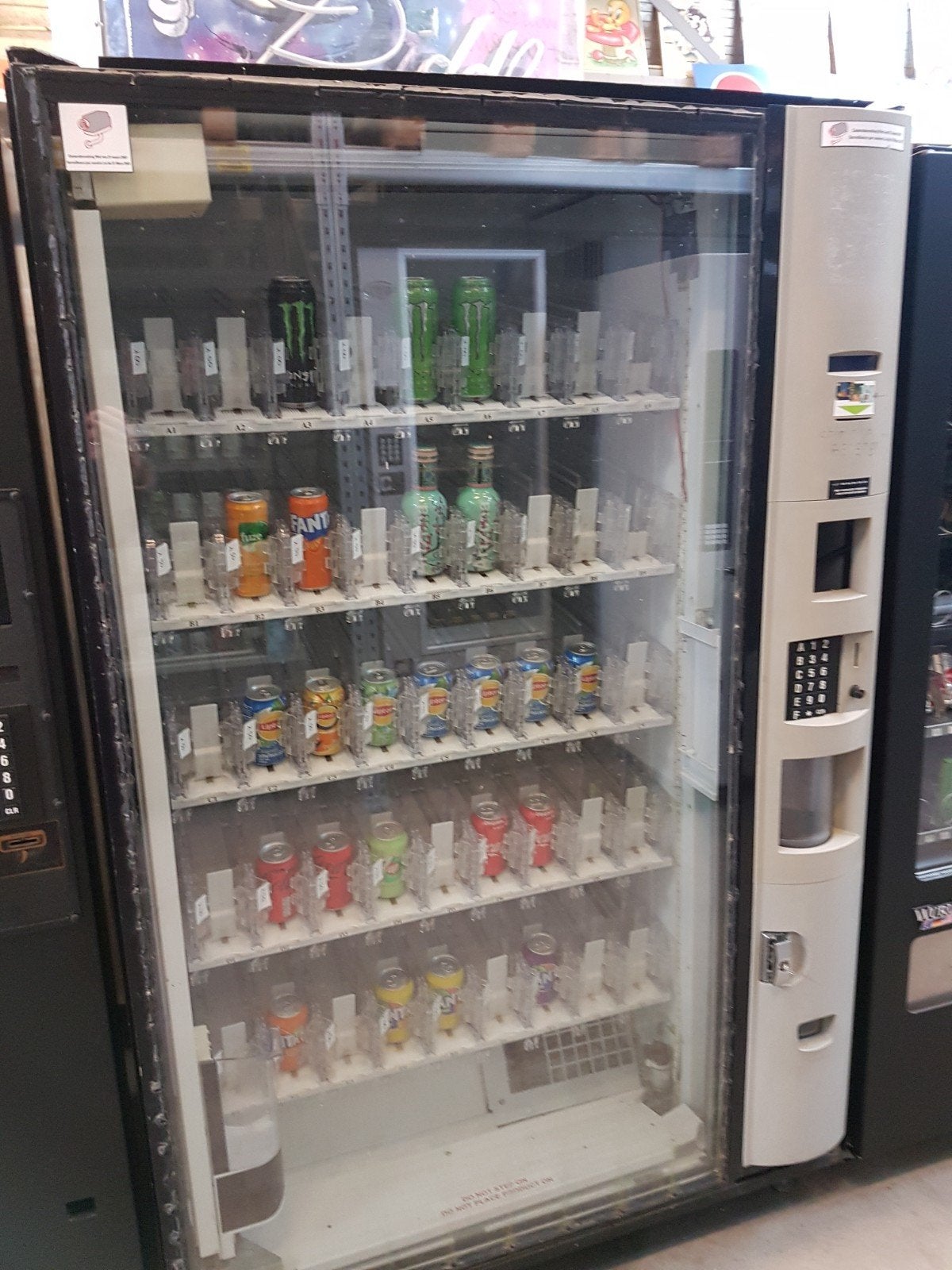 frisdrank automaat gekoeld, Ophalen