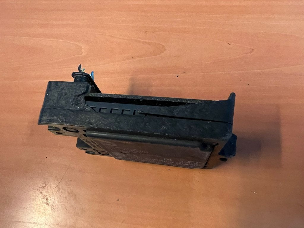 Foto 3 van radar tesla model x s 3 sensor 1108647-00-c 4135a-ars4b