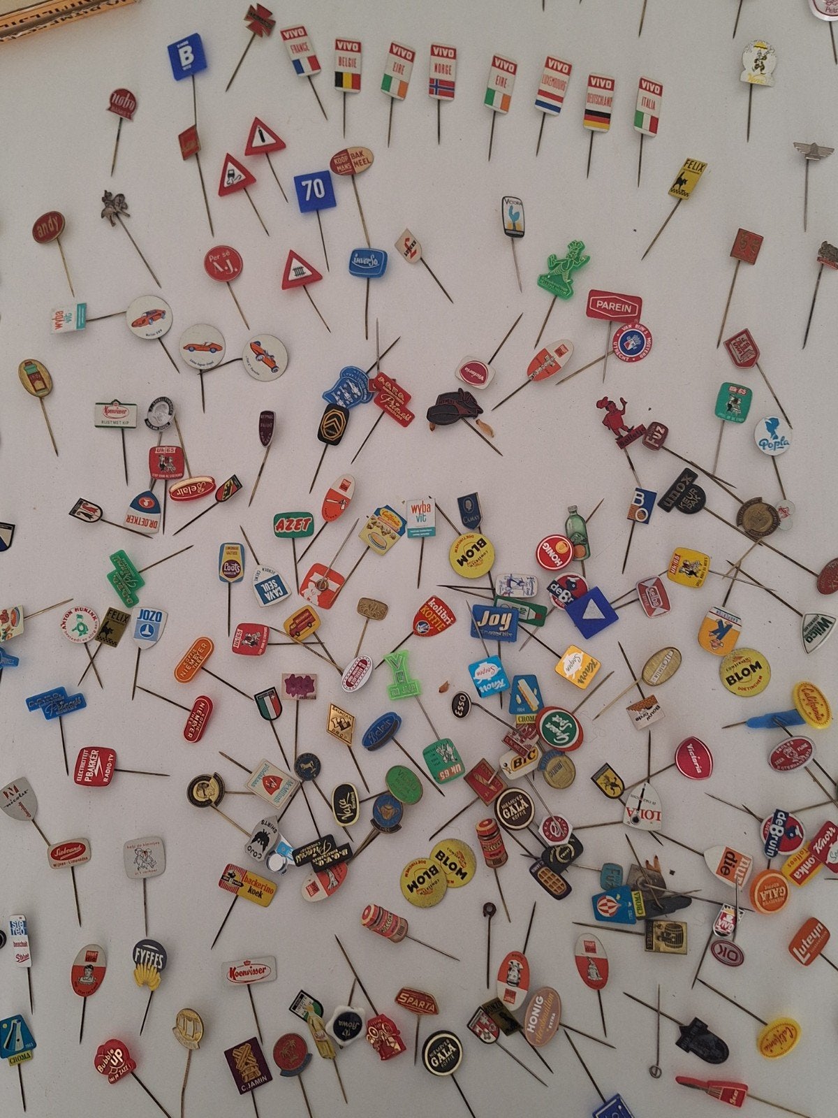 Partij van circa 200 diverse speldjes / pins, Verzamelen, Ophalen of Verzenden
