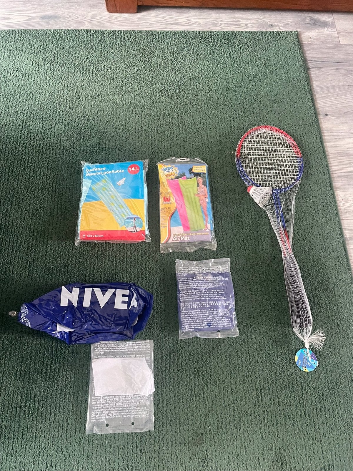 Nog nieuw Buiten Speelgoed/2 Luchtbedden -Badminton-2 Ballen, Ophalen, Nieuw
