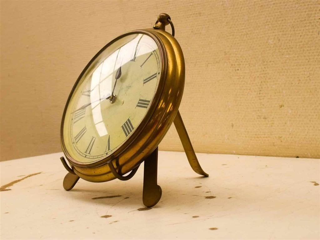 Vintage messing klok met standaard 52591, Ophalen of Verzenden, Gebruikt, Wandklok