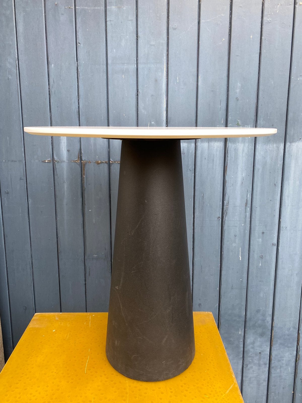 Moooi bistro tafel design Marcel Wanders, Gebruikt, 50 tot 100 cm, Design, Tot twee personen