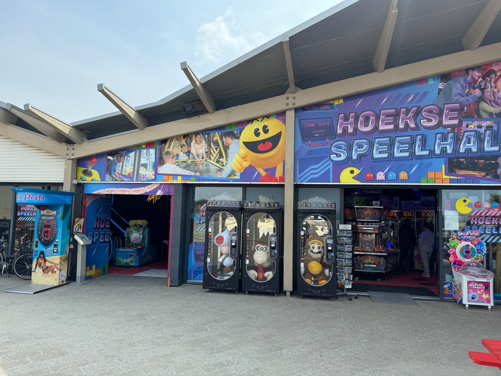 Instapklare Gamehal te koop aan het strand in Hoek van Holla