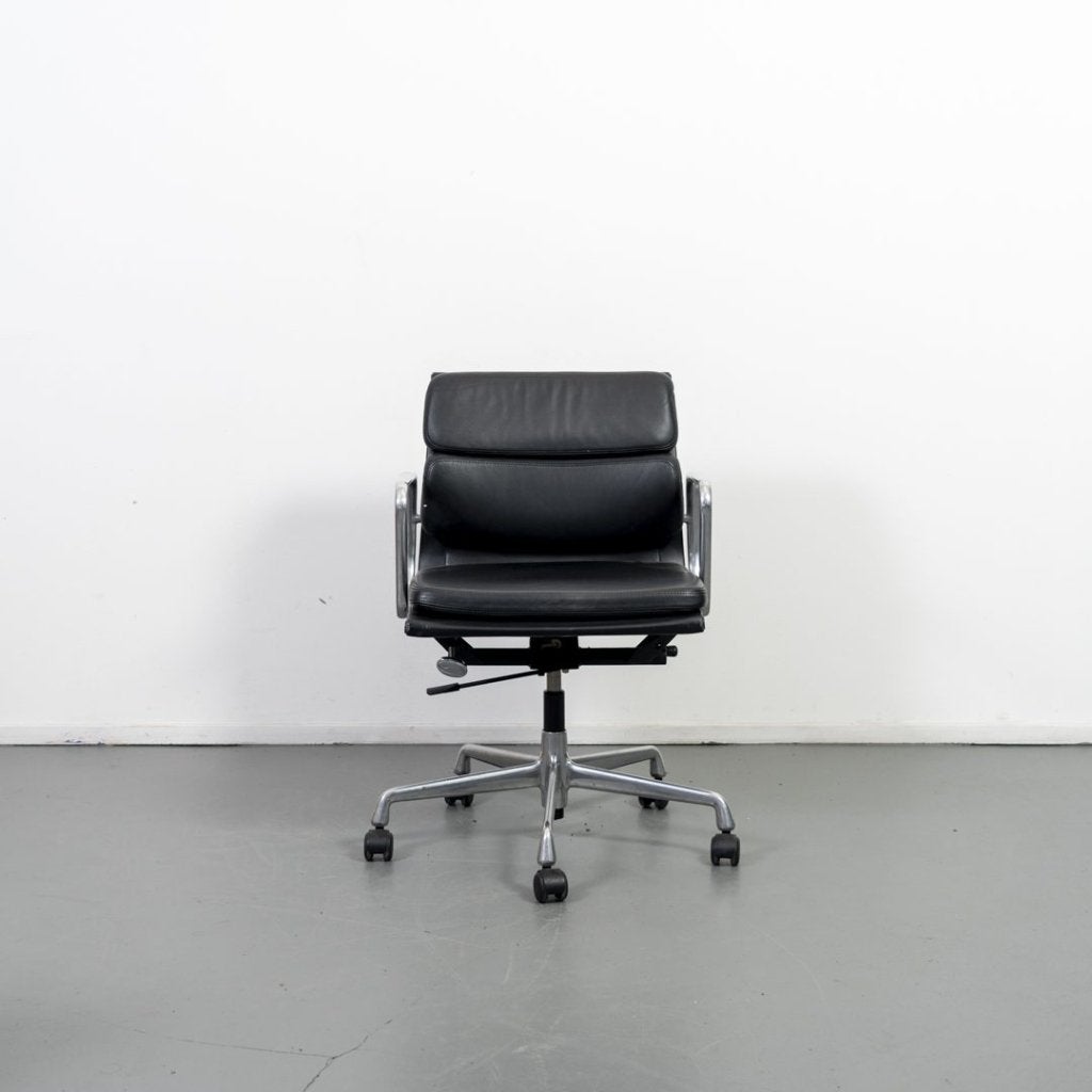 Vitra Eames EA 217 Fauteuil Zwart Leer - Aluminium, Huis en Inrichting, Niet ingevuld, Zo goed als nieuw, Niet ingevuld, Niet ingevuld