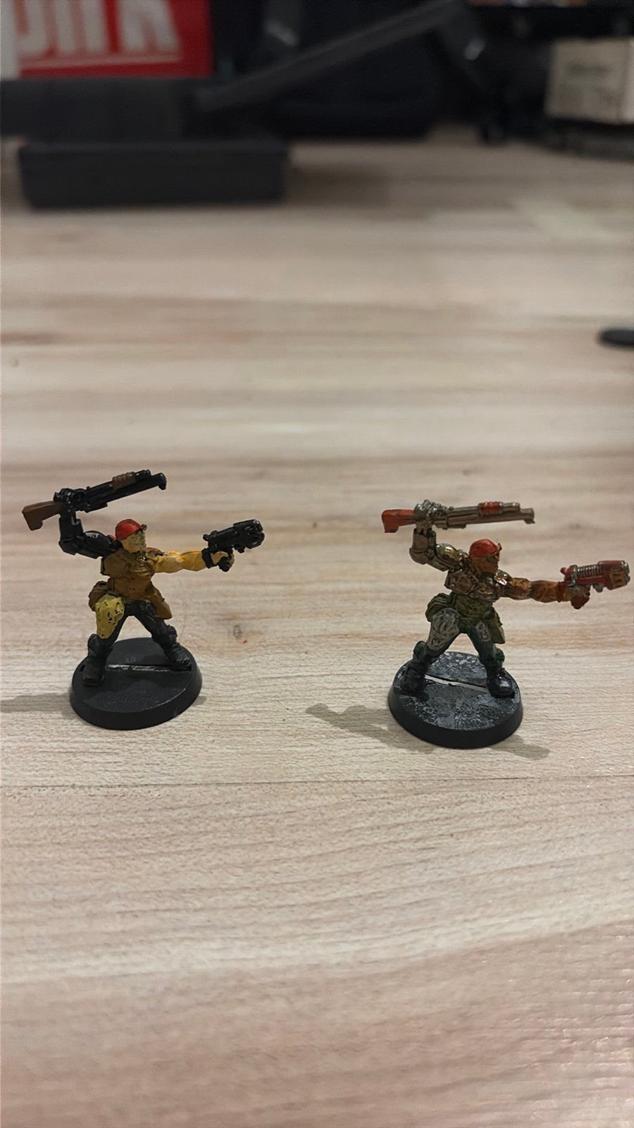 Warhamner 40k astra militarum 2 catachan iron hand straken, Figuurtje(s), Ophalen of Verzenden, Geverfd, Warhammer 40000