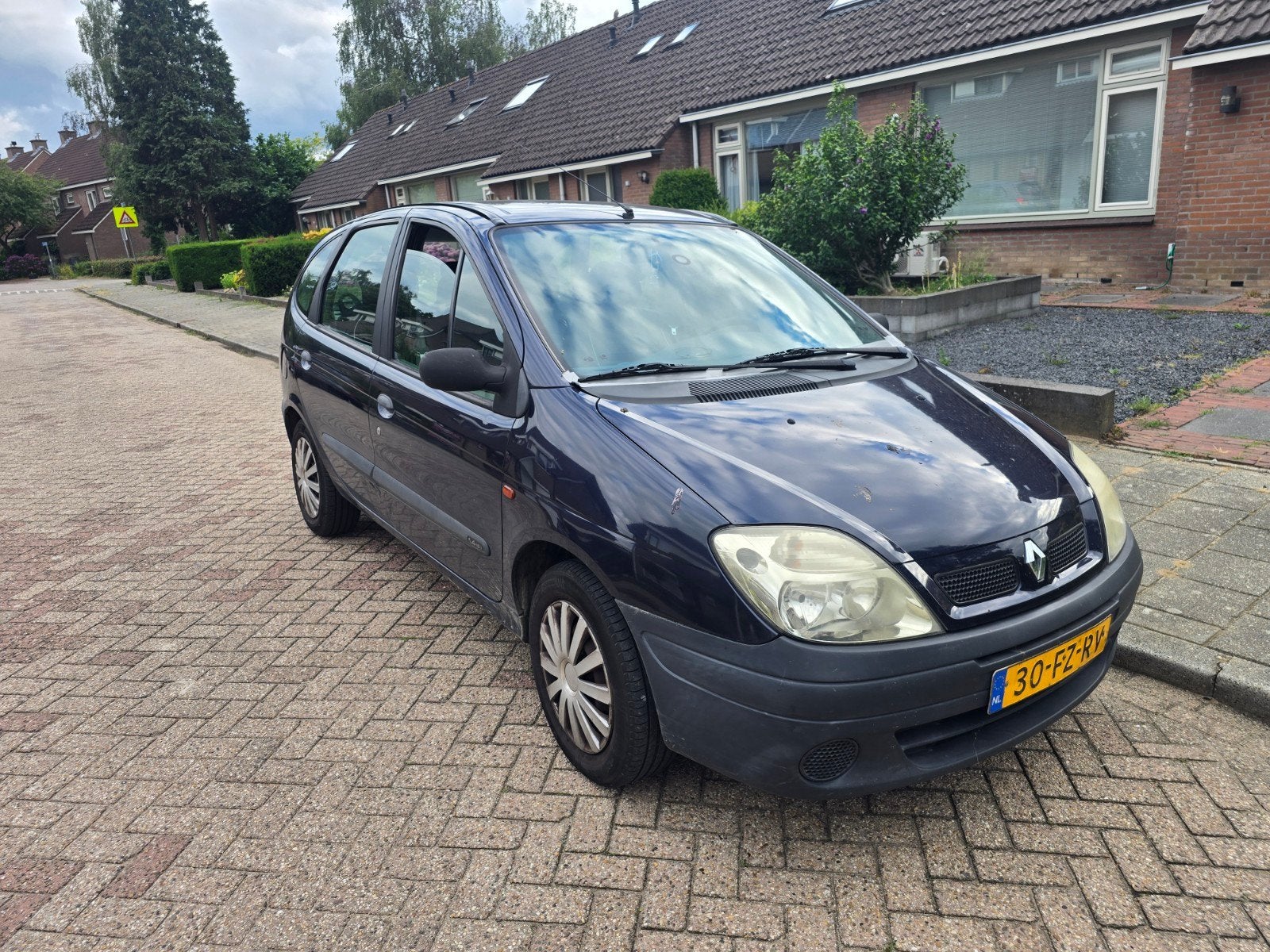 Renault Scénic 1.4 16V RN 2000 Blauw, Auto's, Renault, Voorwielaandrijving, Handgeschakeld, Particulier, 655 kg