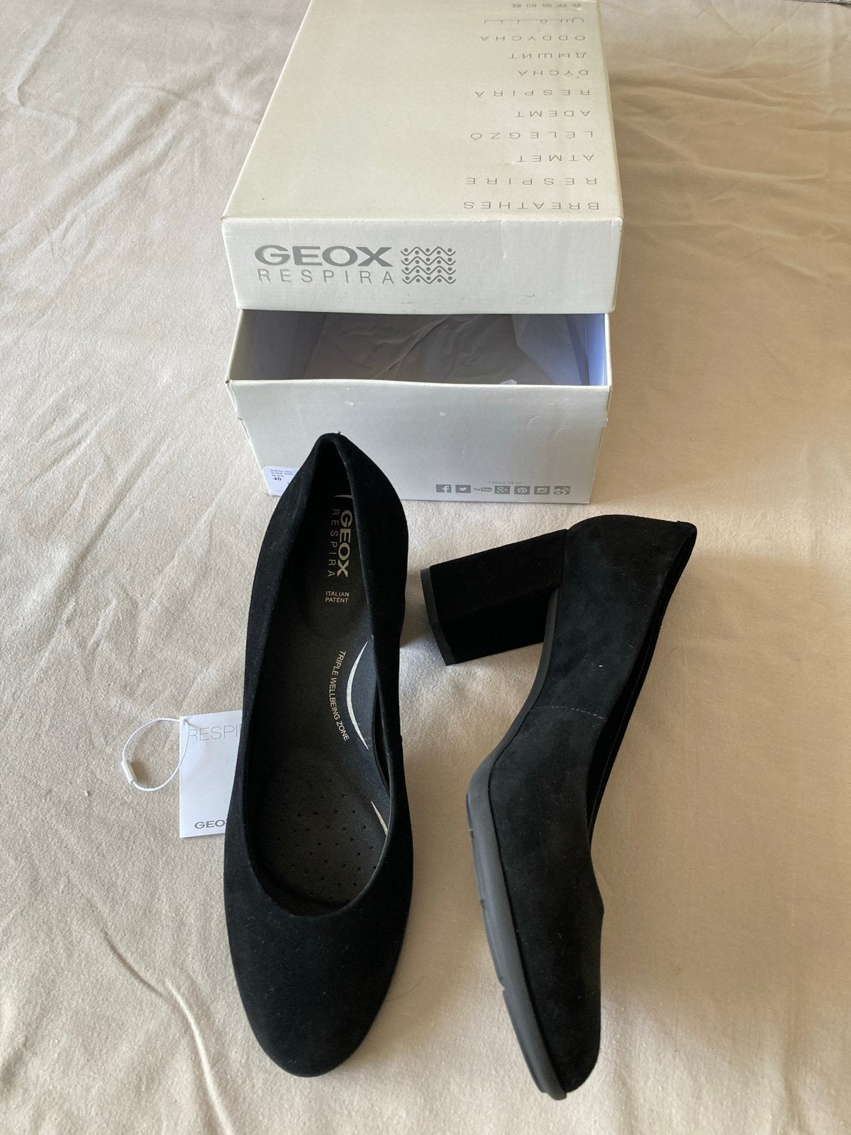 Nieuwe Geox  zwarte suède pumps maat 40, Kleding | Dames, Ophalen of Verzenden, Nieuw, Zwart, Pumps