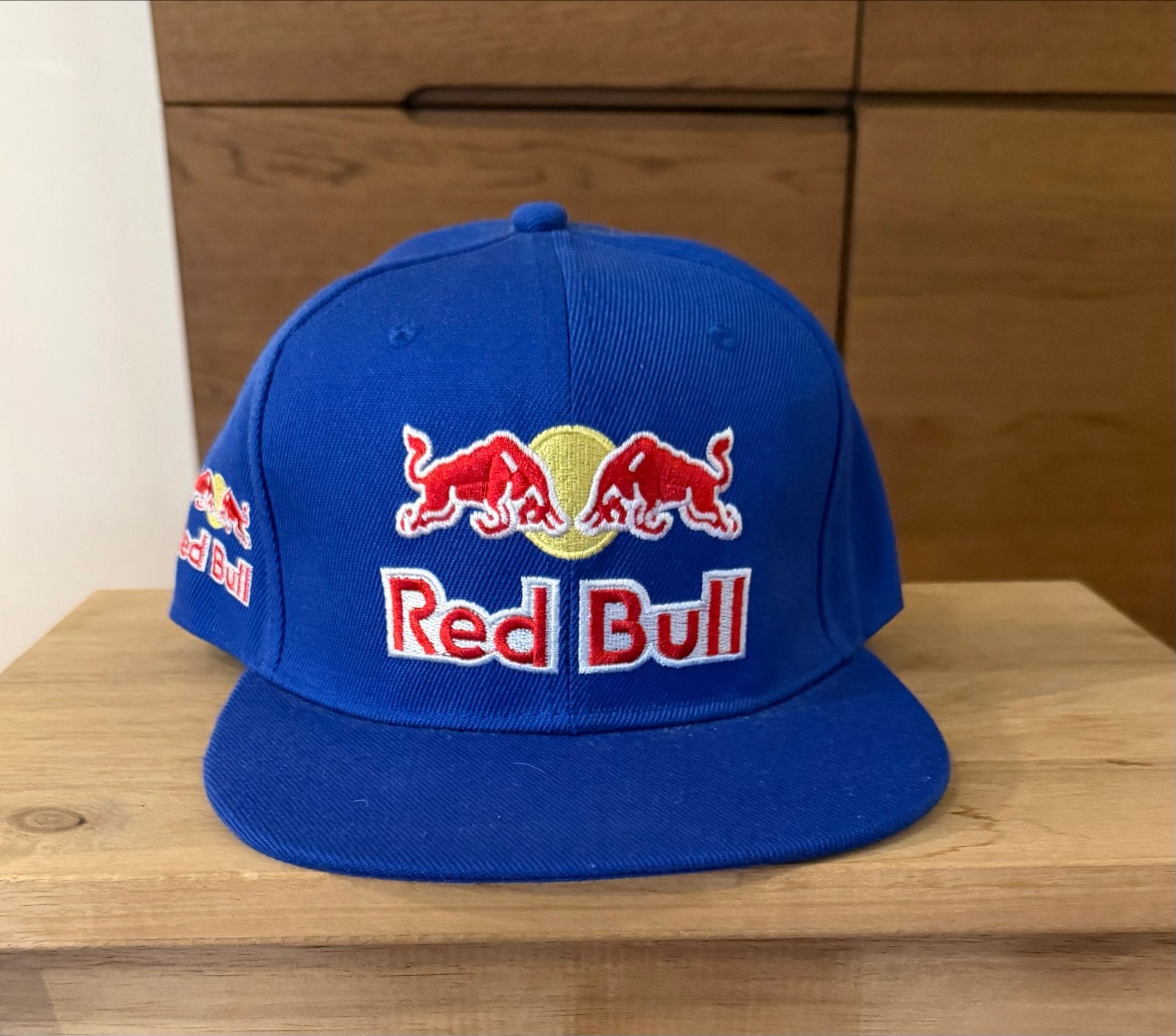 Red Bull Snapback Pet - Blauw (nieuw en ongedragen), Ophalen of Verzenden, Nieuw, One size fits all, Pet