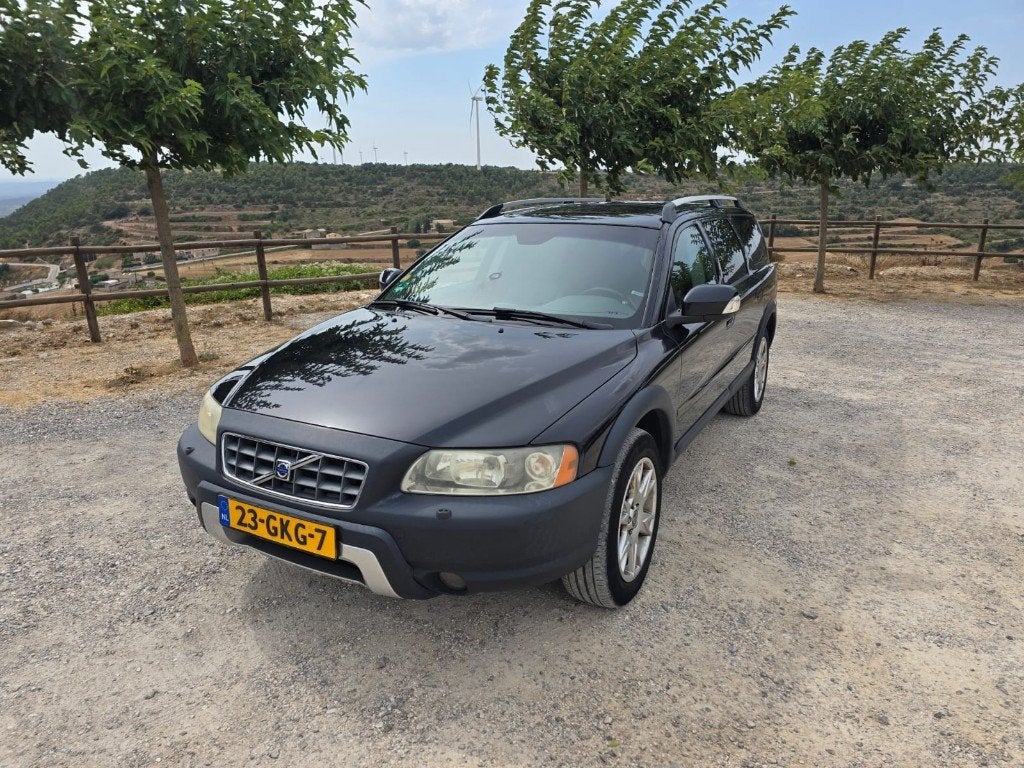 Volvo XC70 2.4 D5 AWD Geartronic 2007 Zwart, Auto's, Automaat, Dealer onderhouden, 1694 kg, 197 €/maand