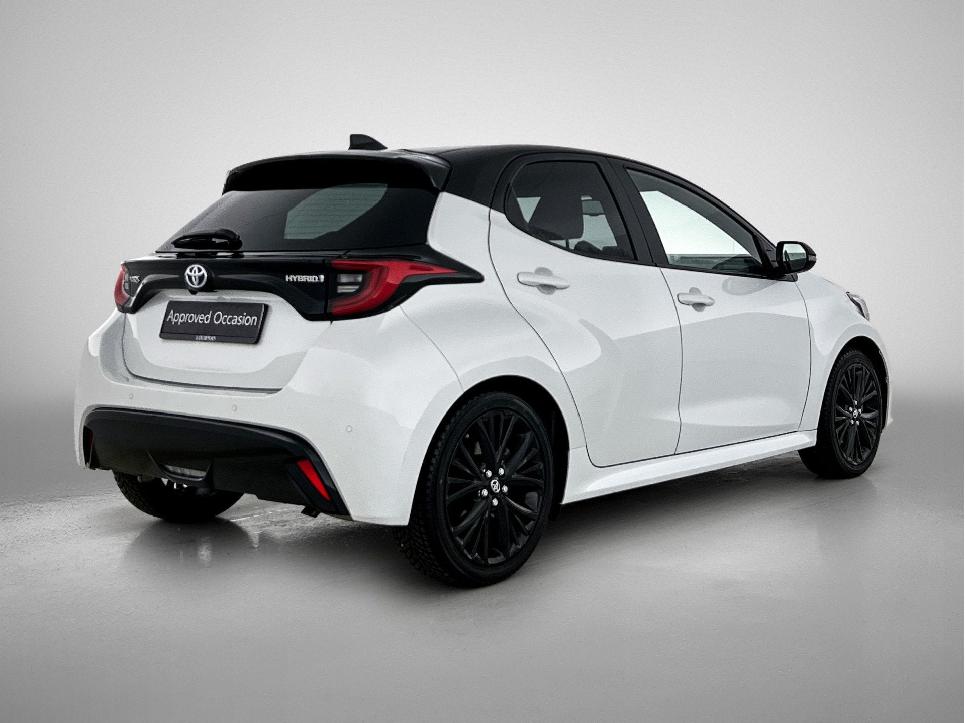 Toyota Yaris 1.5 Hybrid Executive | JBL | Stoelverwarming |, 450 kg, Gebruikt, Zwart, Bedrijf