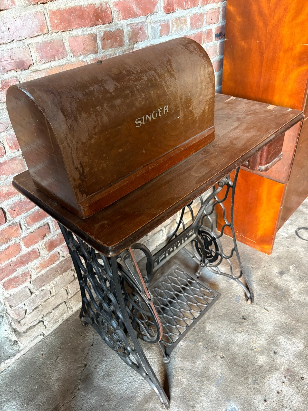 Antieke Singer Naaimachine met Houten Kast en Onderstel, Ophalen