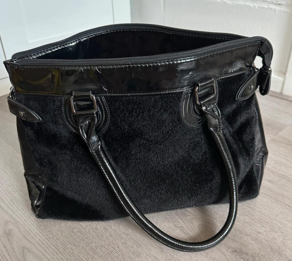 Invito grote handtas zwart met ritssluiting en bontdetail, Ophalen of Verzenden, Gebruikt, Zwart, Handtas