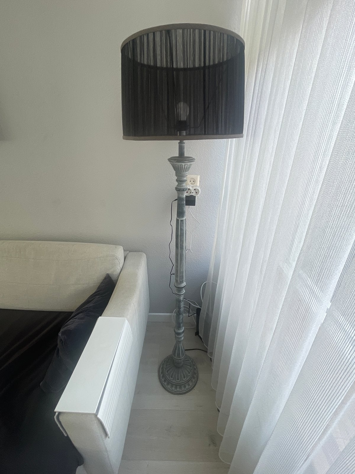 Elegante staande lamp met zwarte kap, Gebruikt, Metaal, 150 tot 200 cm, E27 (groot)