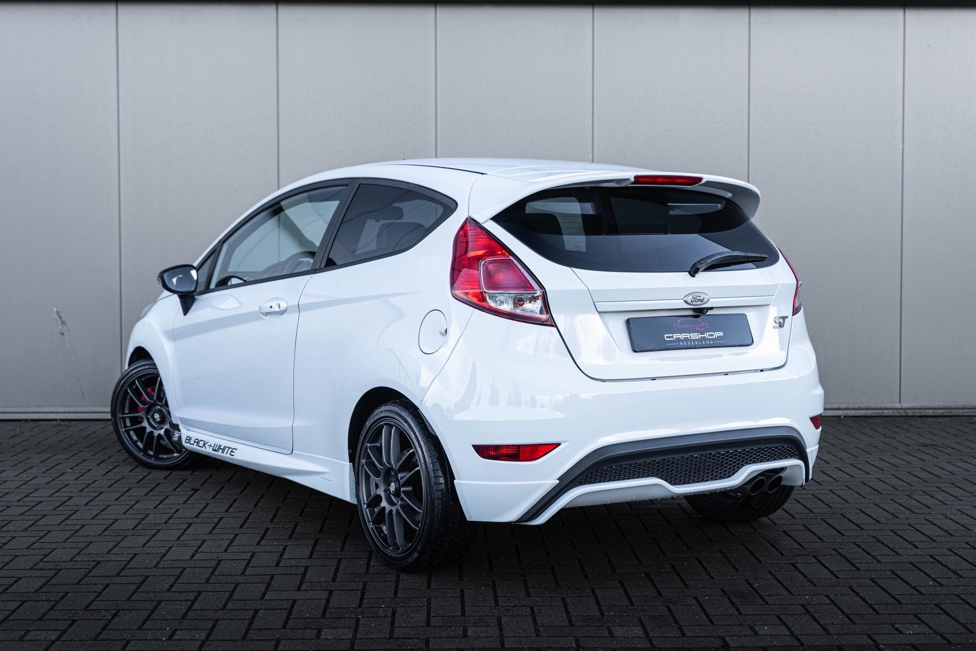 Ford Fiesta 1.6 ST2 215PK BLACK+WHITE! 77/200 CAMERA/SPARCO, Auto's, Voorwielaandrijving, 1596 cc, 1063 kg, Gebruikt