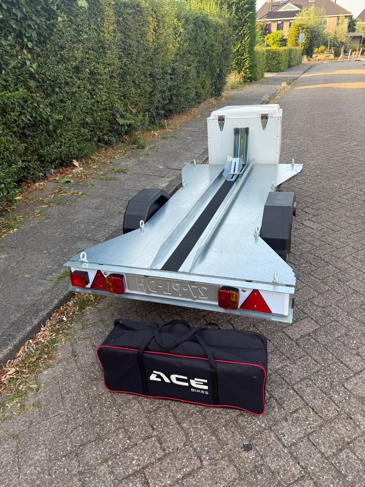Motor aanhanger / trailer geremd voor 1 motor + oprijplaat, Ophalen, Gebruikt