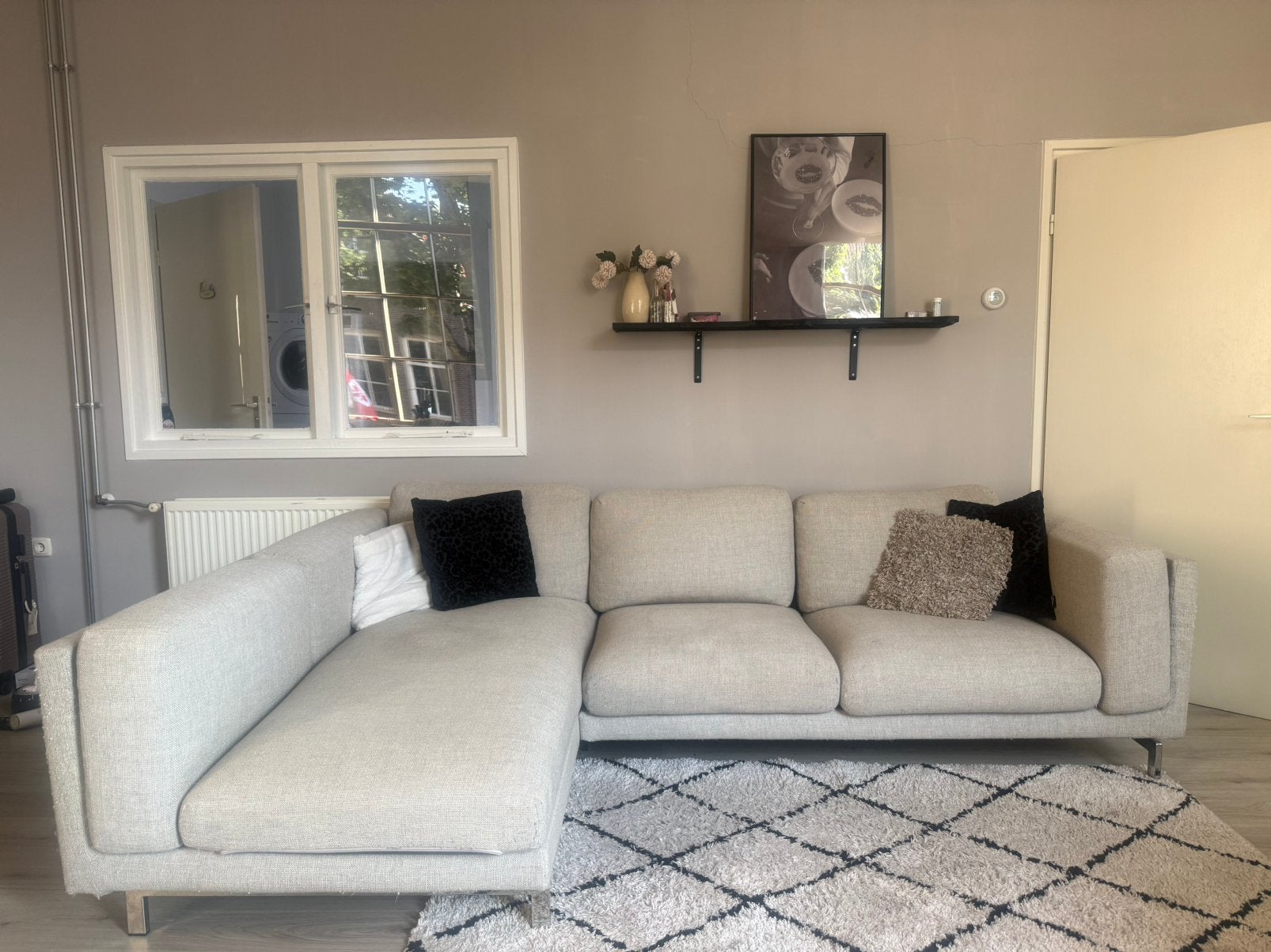 Grijze bank te koop met kussens, Huis en Inrichting, Banken | Bankstellen, Ophalen, Gebruikt, 150 tot 200 cm, Tweepersoons