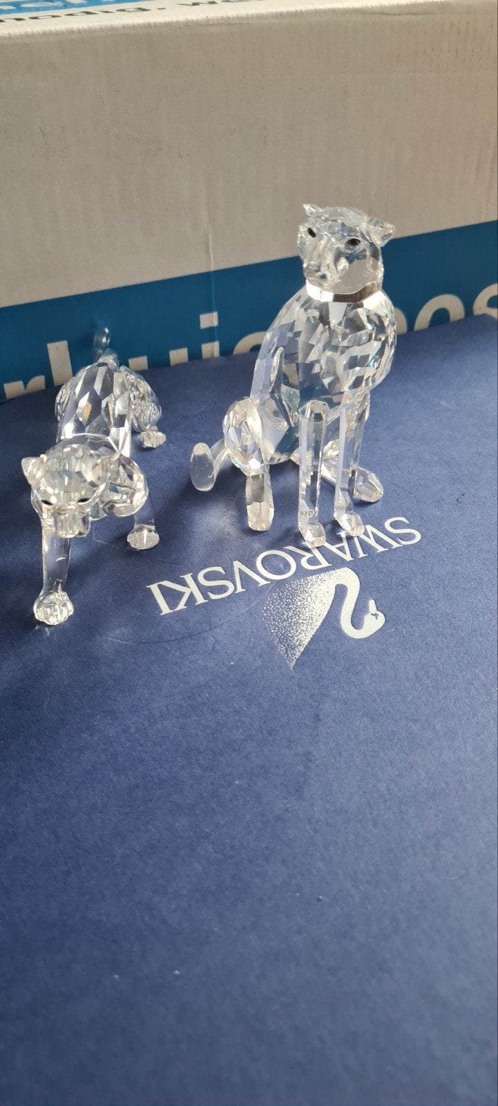 Swarovski Jachtluipaard Sluipend en Zittend, Ophalen of Verzenden, Zo goed als nieuw, Figuurtje