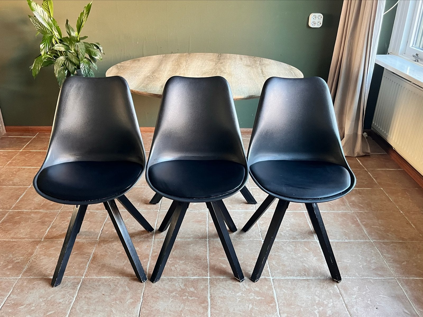 6 zwarte stoelen gratis op te halen, Huis en Inrichting, Ophalen, Kunststof, Gebruikt, Zwart