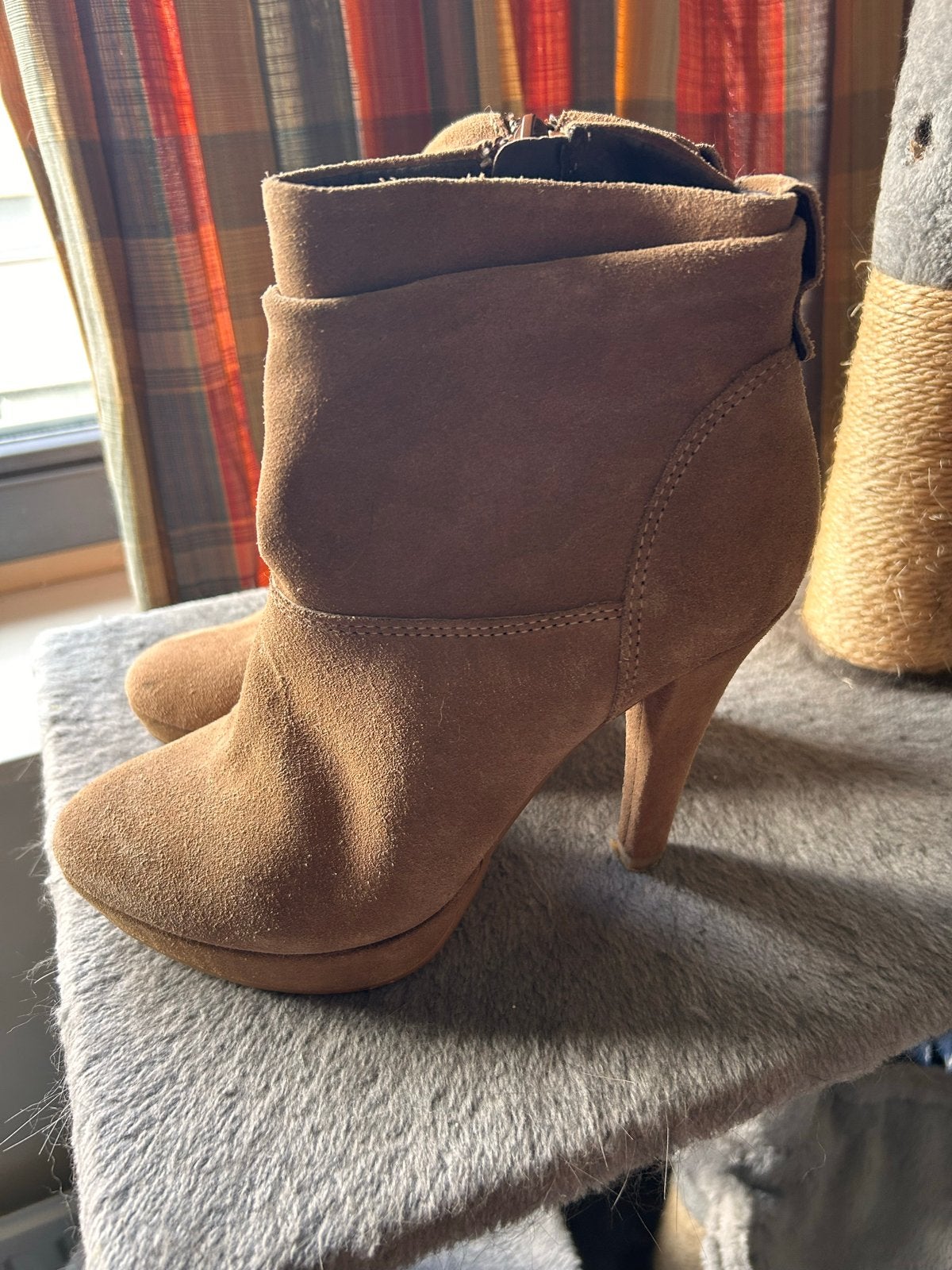 Invito Enkellaarsjes met hoge hak - Maat 38, Ophalen, Beige, Lage of Enkellaarzen, Zo goed als nieuw