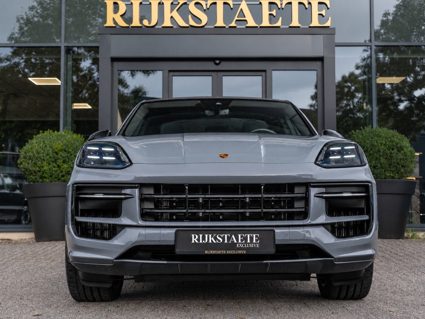 Porsche Cayenne Coupé 3.0 E-Hybrid|PANO|SFEER|CHRONO|CARBON, Automaat, Gebruikt, 2995 cc, Met garantie (alle)