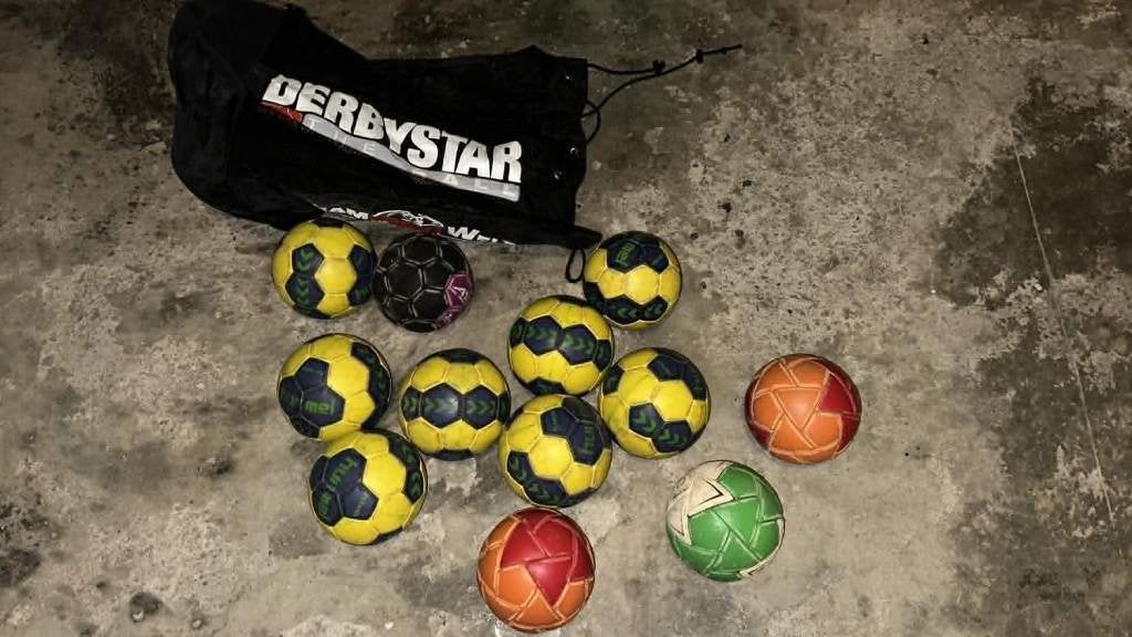 handballen 12 stuks gebruikt plus zak, Sport en Fitness, Ophalen of Verzenden, Gebruikt, Bal