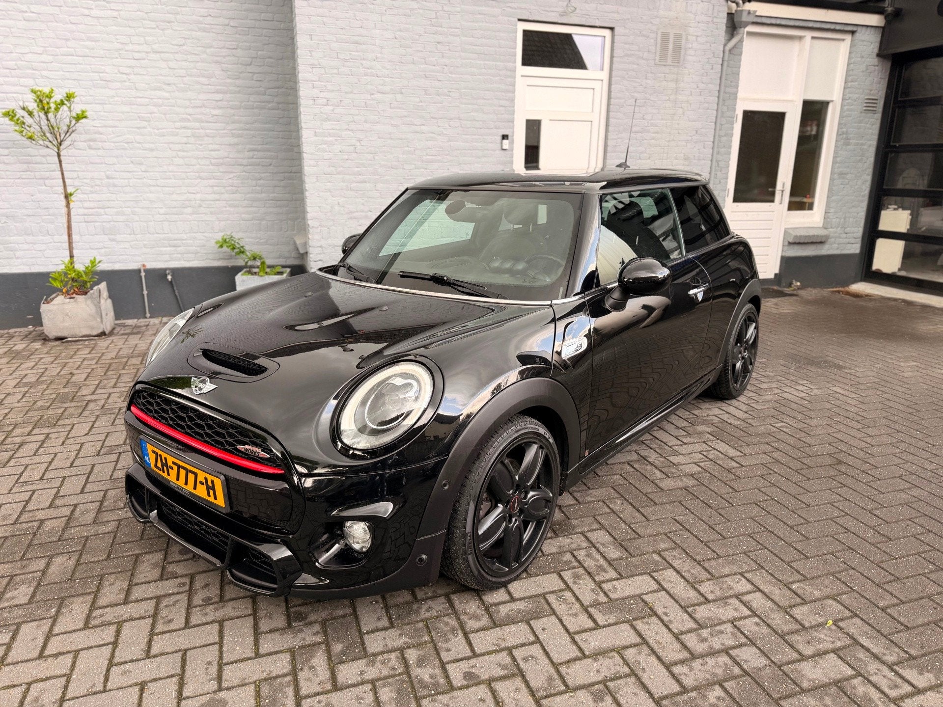 Mini Mini 2.0 Cooper S | VOLLEDIG JCW | PANO | LEER | CAMERA, Voorwielaandrijving, 1998 cc, Gebruikt, 4 stoelen