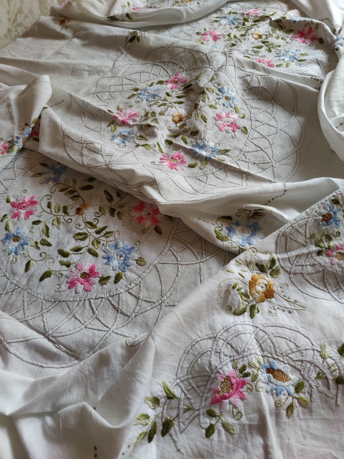 Groot geborduurd tafelkleed met bloemen & servetten nieuw, Verzenden