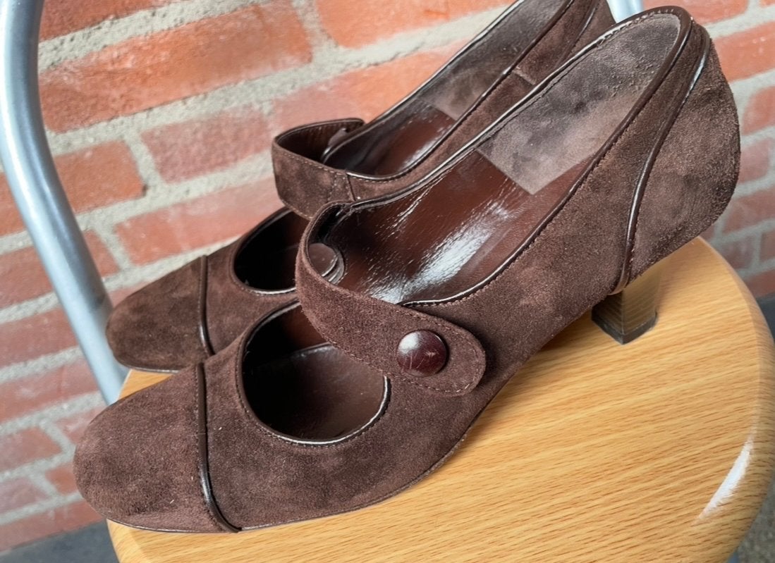 ZGAN Lilian bruine suède pumps met bandje - Maat 39, Kleding | Dames, Schoenen, Pumps, Bruin, Ophalen of Verzenden, Zo goed als nieuw