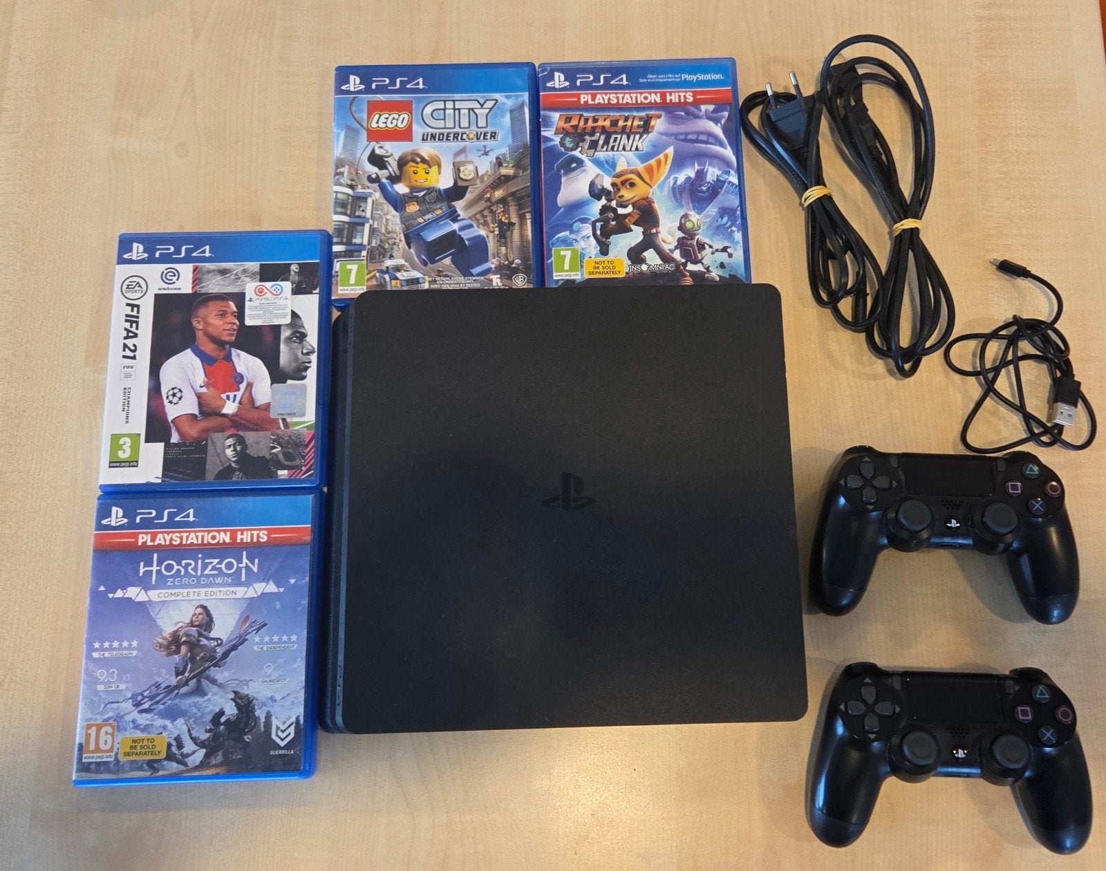 Ps4 playstation 4 + controllers + 4 games, Ophalen of Verzenden, Zo goed als nieuw, Met 1 controller, Slim