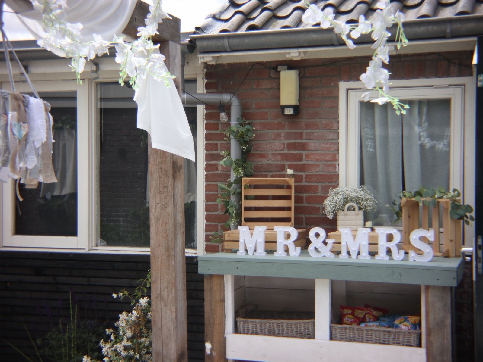 Foto 10 van Bruiloft decoratie set groen, wit en houtkleur