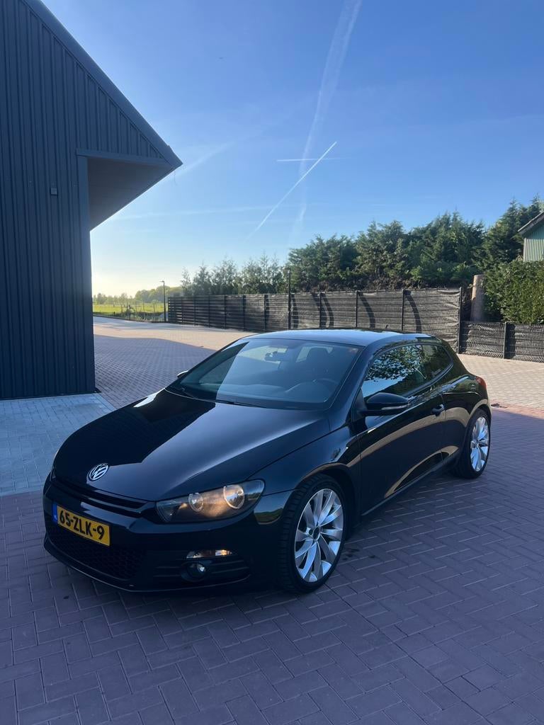 Volkswagen Scirocco 1.4 TSI 2010 Zwart 122PK, Auto's, Voorwielaandrijving, 4 cilinders, 4 stoelen, 1219 kg
