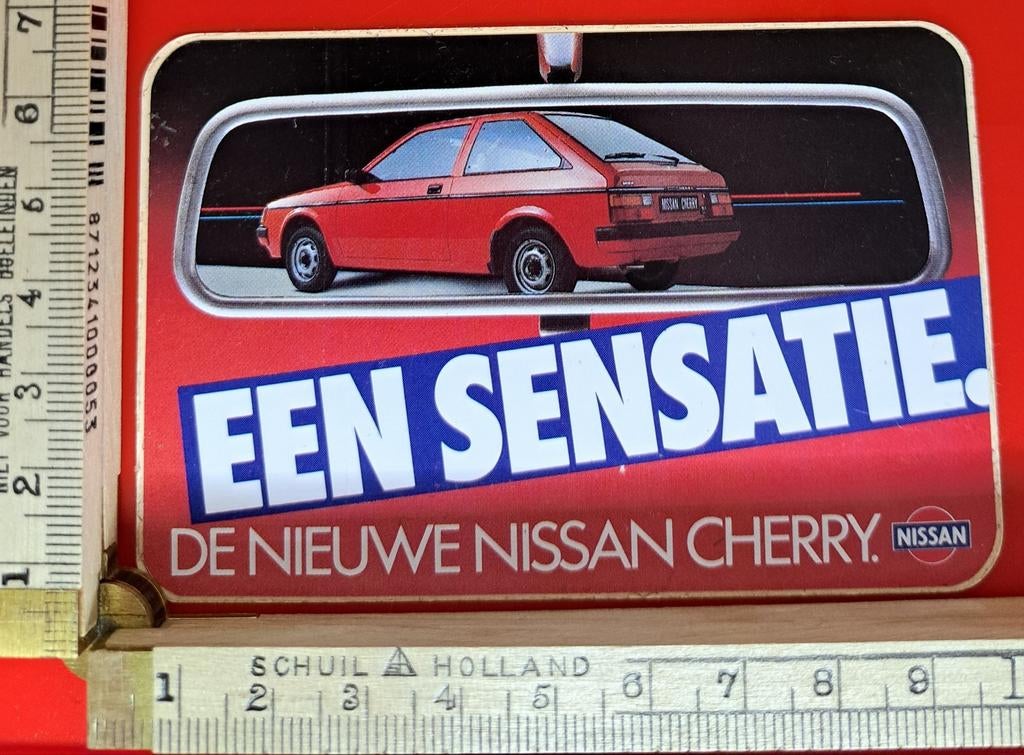 Vintage sticker Nissan Cherry een sensatie, Ophalen of Verzenden, Zo goed als nieuw