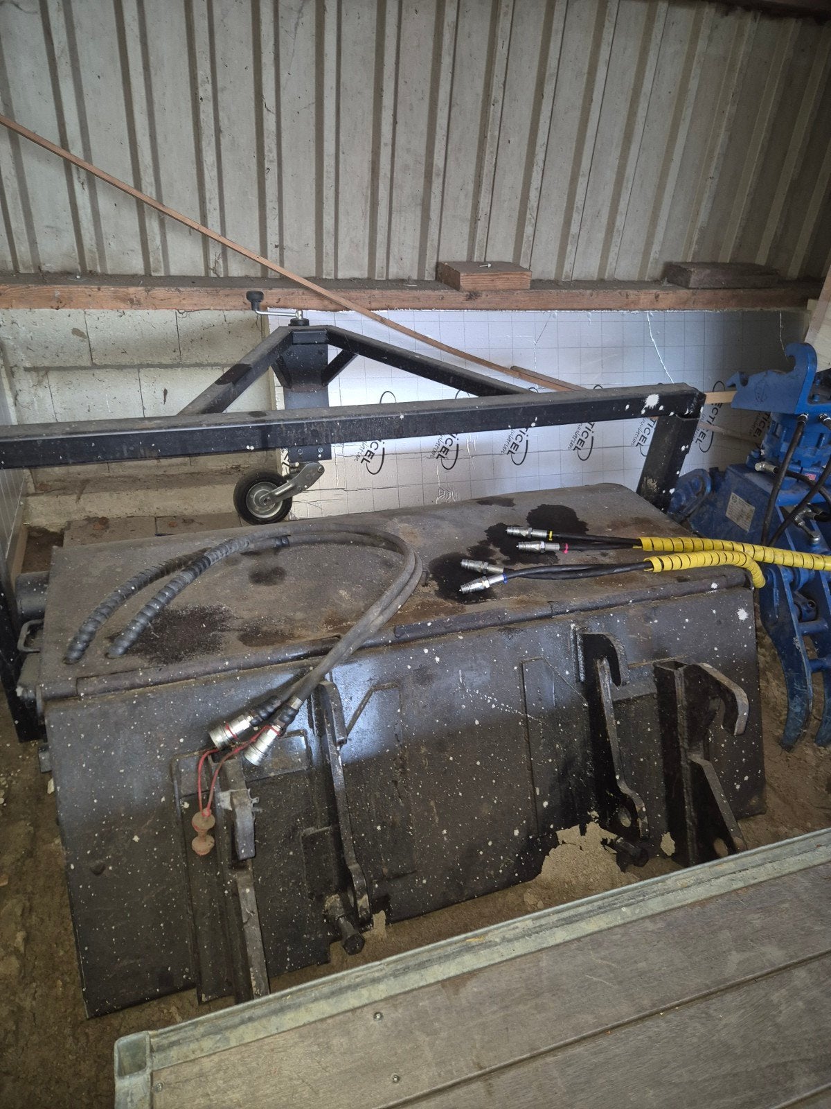 Rolbezem met hydraulische aandrijving, Ophalen, Veehouderij, Stalinrichting