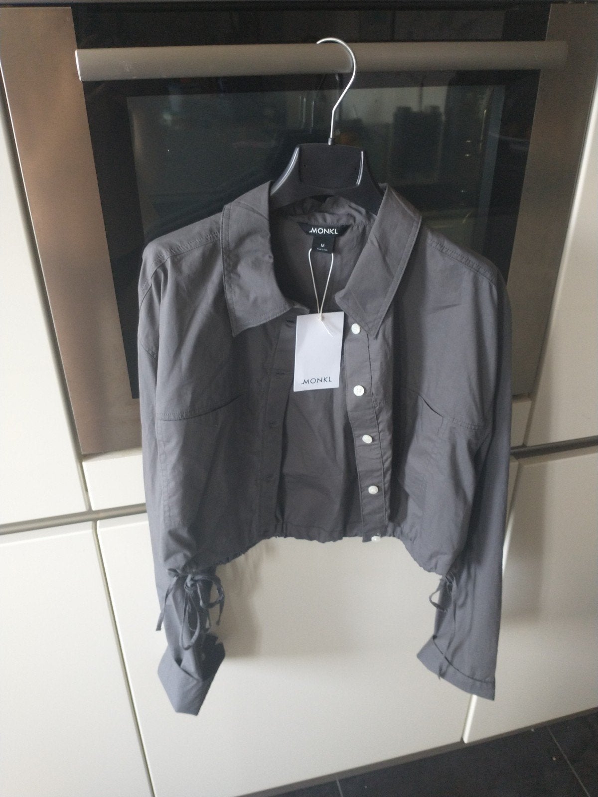 Nieuwe Monki cropped blouse met prijskaartje, Maat 38/40 (M), Nieuw, Ophalen of Verzenden, Monki