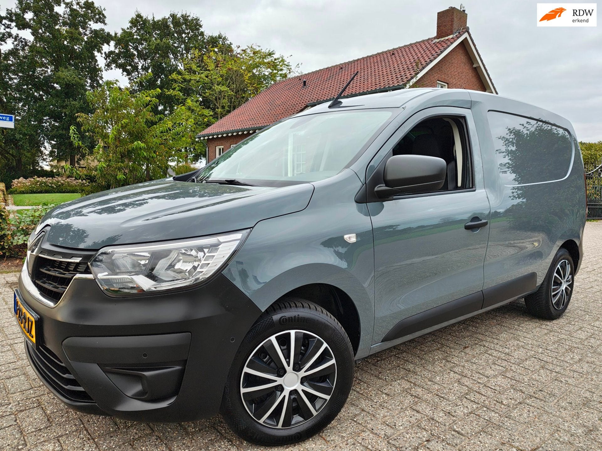 Renault Express 1.3 TCE 102pk met Airco Navi, Cruise, Camera, Auto's, Voorwielaandrijving, Dealer onderhouden, Gebruikt, Euro 6
