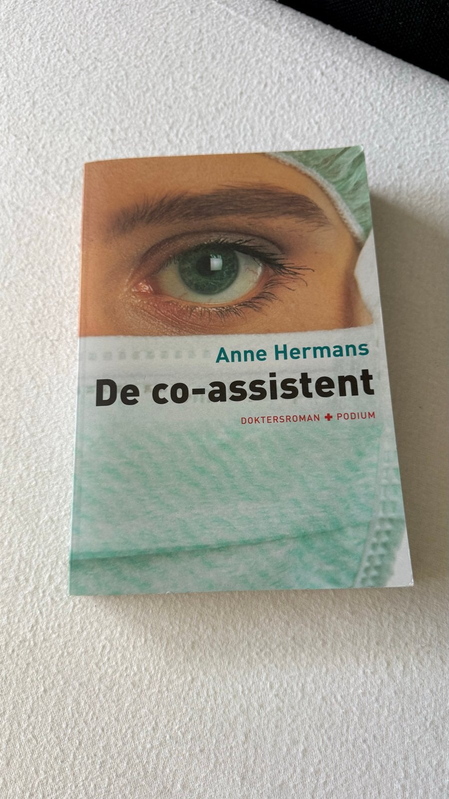 De co-assistent - Anne Hermans (Doktersroman), Ophalen of Verzenden, Zo goed als nieuw