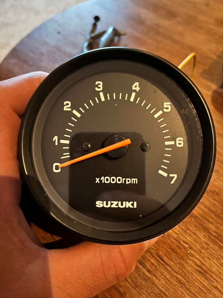 Toerenteller Suzuki, Ophalen, Gebruikt, Communicatie