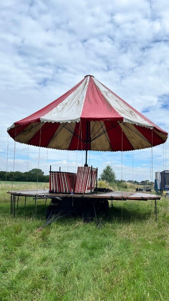 Opvouwbare kiosk op chassis 6,5 meter antiek, podium, Ophalen, Gebruikt, Carnaval