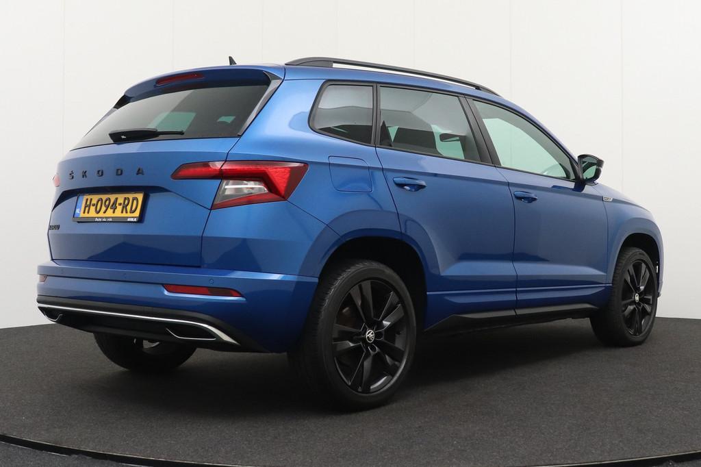 Skoda Karoq 1.5 150 PK Aut. TSI Sportline Camera Dodehoek Ad, Auto's, Skoda, Stof, 4 cilinders, 150 pk, Blauw
