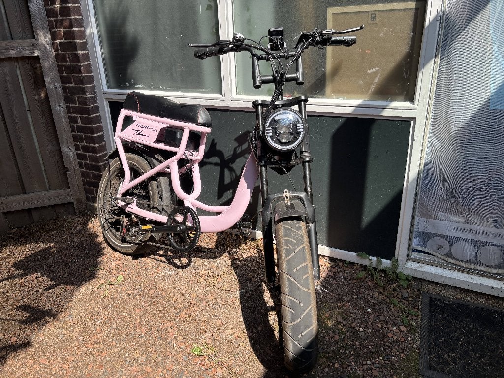 Roze E-bike - zelden gebruikt! Met extra veilig slot en hoes, Zo goed als nieuw, 51 tot 55 cm, 50 km per accu of meer, Ophalen
